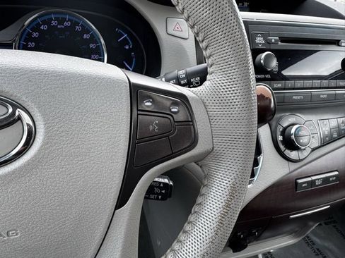 Used 2013 Toyota Sienna XLE image 29