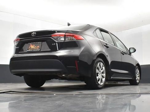 Used 2025 Toyota Corolla LE image 13