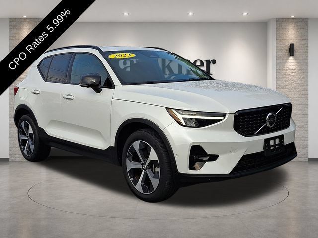 Certified 2023 Volvo XC40 B5 Plus w/ Climate Package AWD/4WD image 1