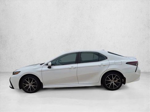 Used 2024 Toyota Camry SE FWD image 9