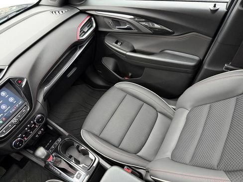 Used 2023 Chevrolet TrailBlazer RS w/ Sun and Liftgate Package image 16