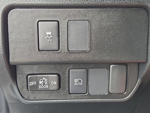Used 2022 Toyota Tacoma SR5 RWD image 9