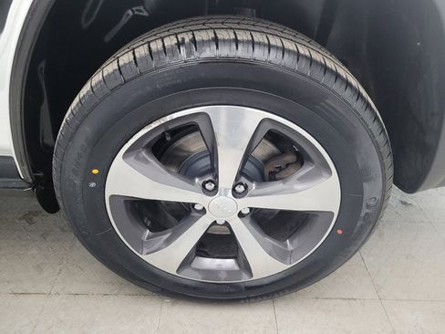 Used 2019 Jeep Cherokee Limited image 31