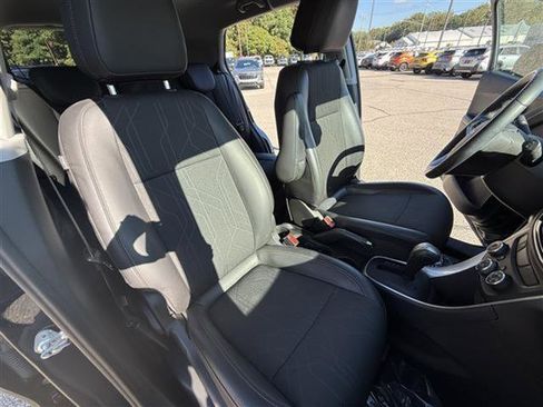 Certified 2022 Chevrolet Trax LT w/ LT Convenience Package image 26