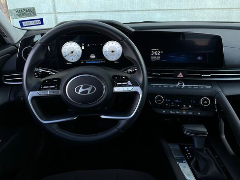 Used 2025 Hyundai Elantra SEL image 13
