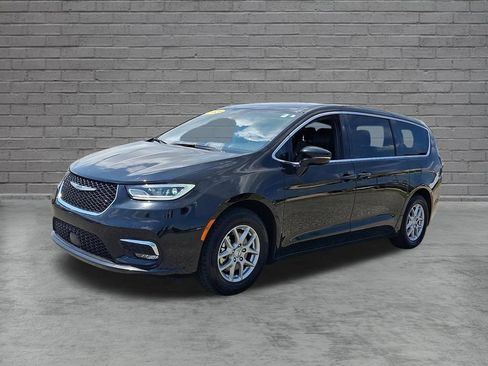 Used 2025 Chrysler Pacifica Select FWD image 6