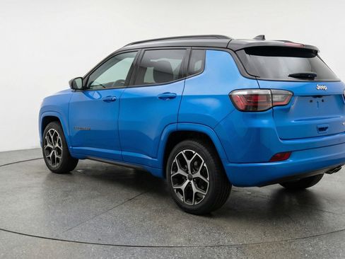 Used 2025 Jeep Compass Limited AWD/4WD image 6