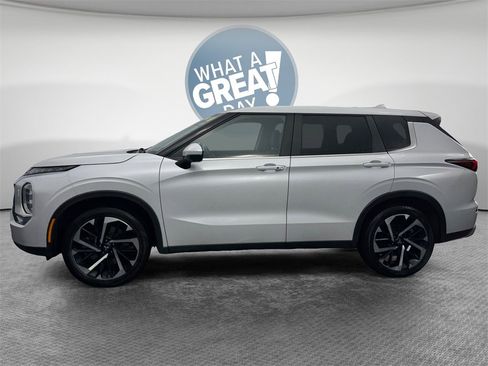 Used 2024 Mitsubishi Outlander SE image 7