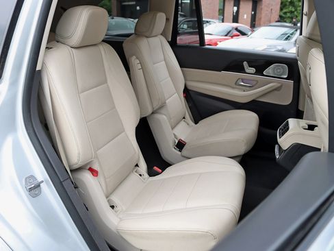 Used 2020 Mercedes-Benz GLS 450 4MATIC image 36