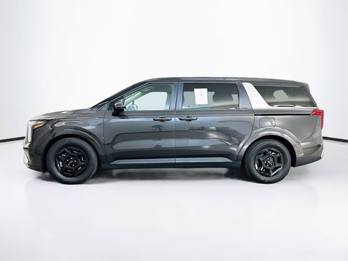 Used 2026 Kia Carnival FWD image 4