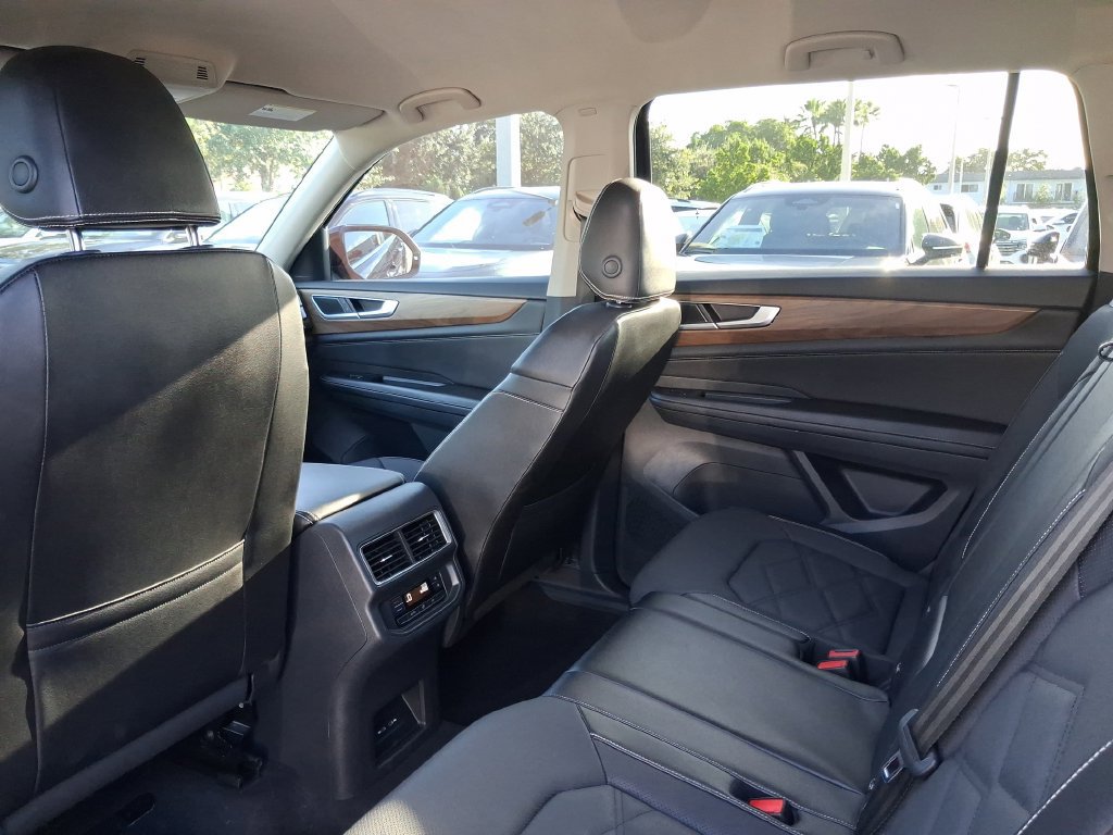 Used 2024 Volkswagen Atlas SE FWD image 13