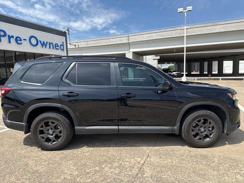 Used 2025 Honda Pilot TrailSport image 2