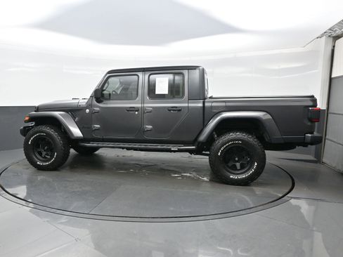 Used 2021 Jeep Gladiator Sport image 3