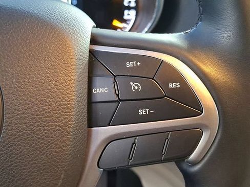 Used 2022 Jeep Grand Cherokee Laredo E w/ Security & Convenience Group AWD/4WD image 18