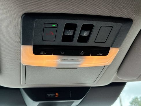 Used 2025 Nissan Pathfinder Platinum AWD/4WD image 19