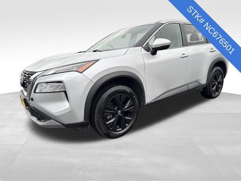 Used 2022 Nissan Rogue SV image 3