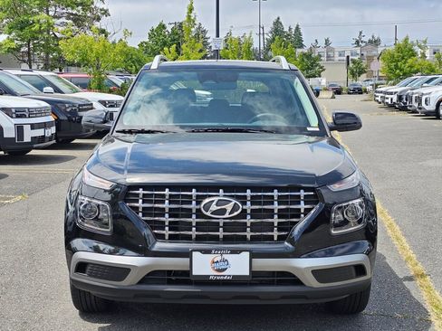 Used 2025 Hyundai Venue SEL image 2