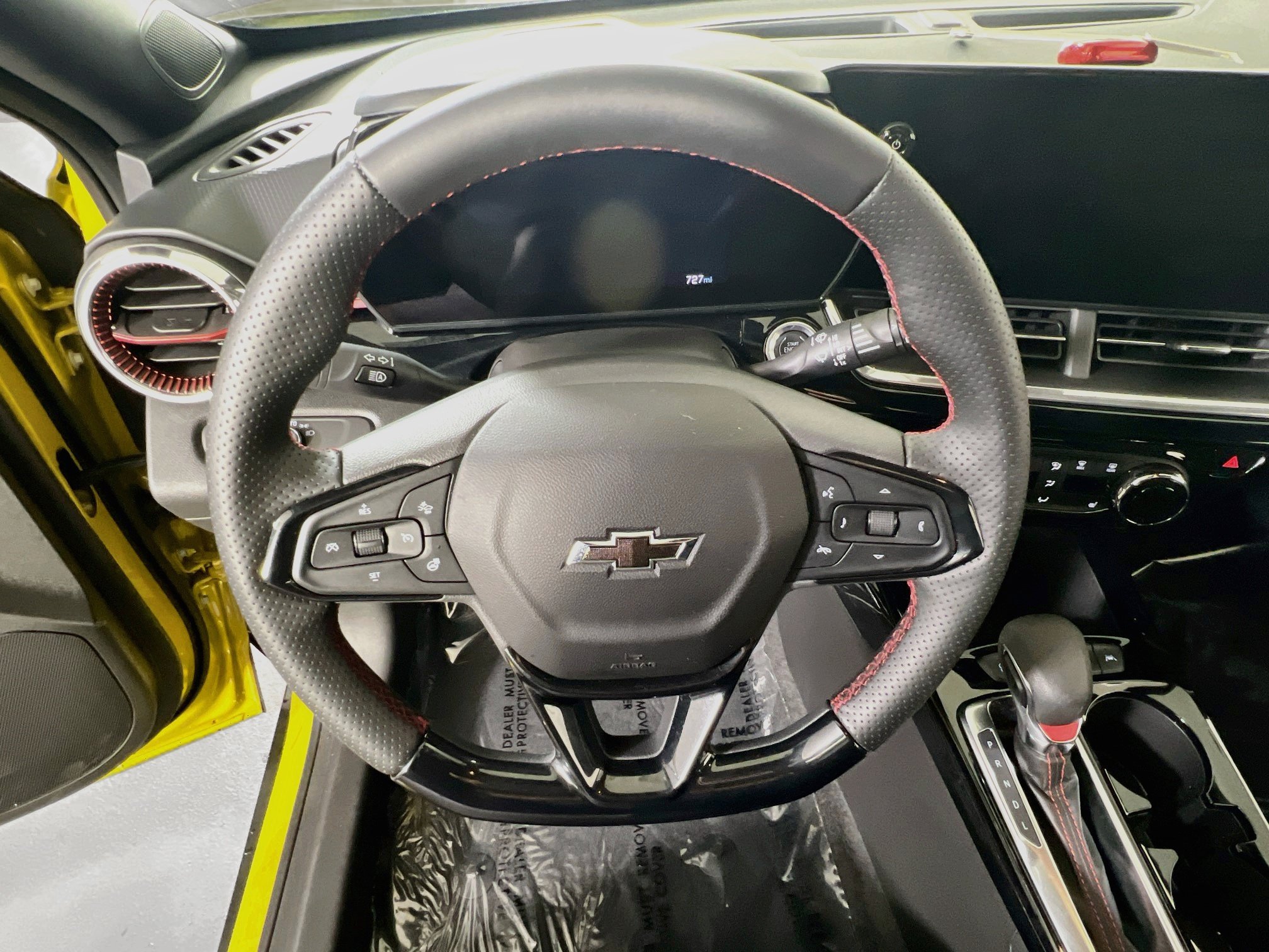 Used 2025 Chevrolet Trax RS FWD image 11