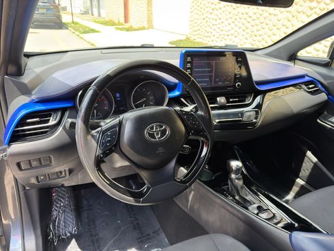 Used 2020 Toyota C-HR XLE FWD image 14