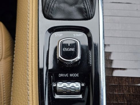 Used 2016 Volvo XC90 T6 Momentum image 32