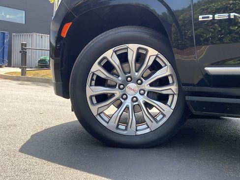 Used 2023 GMC Yukon XL Denali AWD/4WD image 17