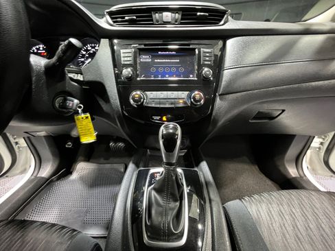 Used 2019 Nissan Rogue S image 20