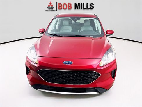 Used 2021 Ford Escape SE image 2