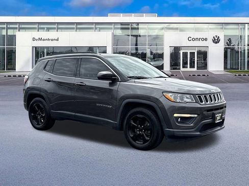 Used 2020 Jeep Compass Latitude FWD image 3