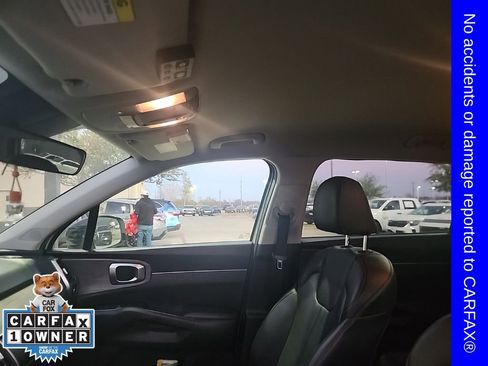 Used 2022 Kia Sorento EX image 2