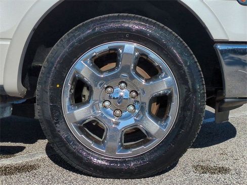 Used 2014 Ford F150 Lariat w/ Lariat Chrome Package image 11