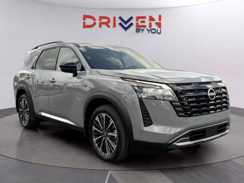New 2026 Nissan Pathfinder Platinum w/ Cargo Package FWD image 8