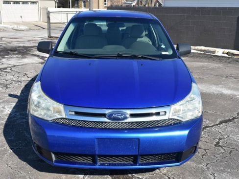 Used 2010 Ford Focus SE image 3