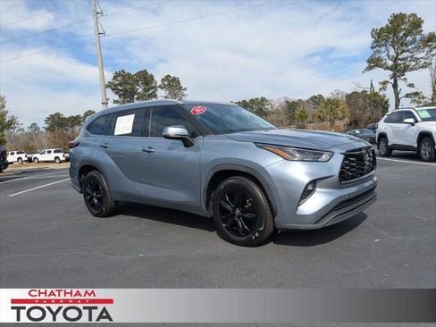 Certified 2022 Toyota Highlander XLE image 1