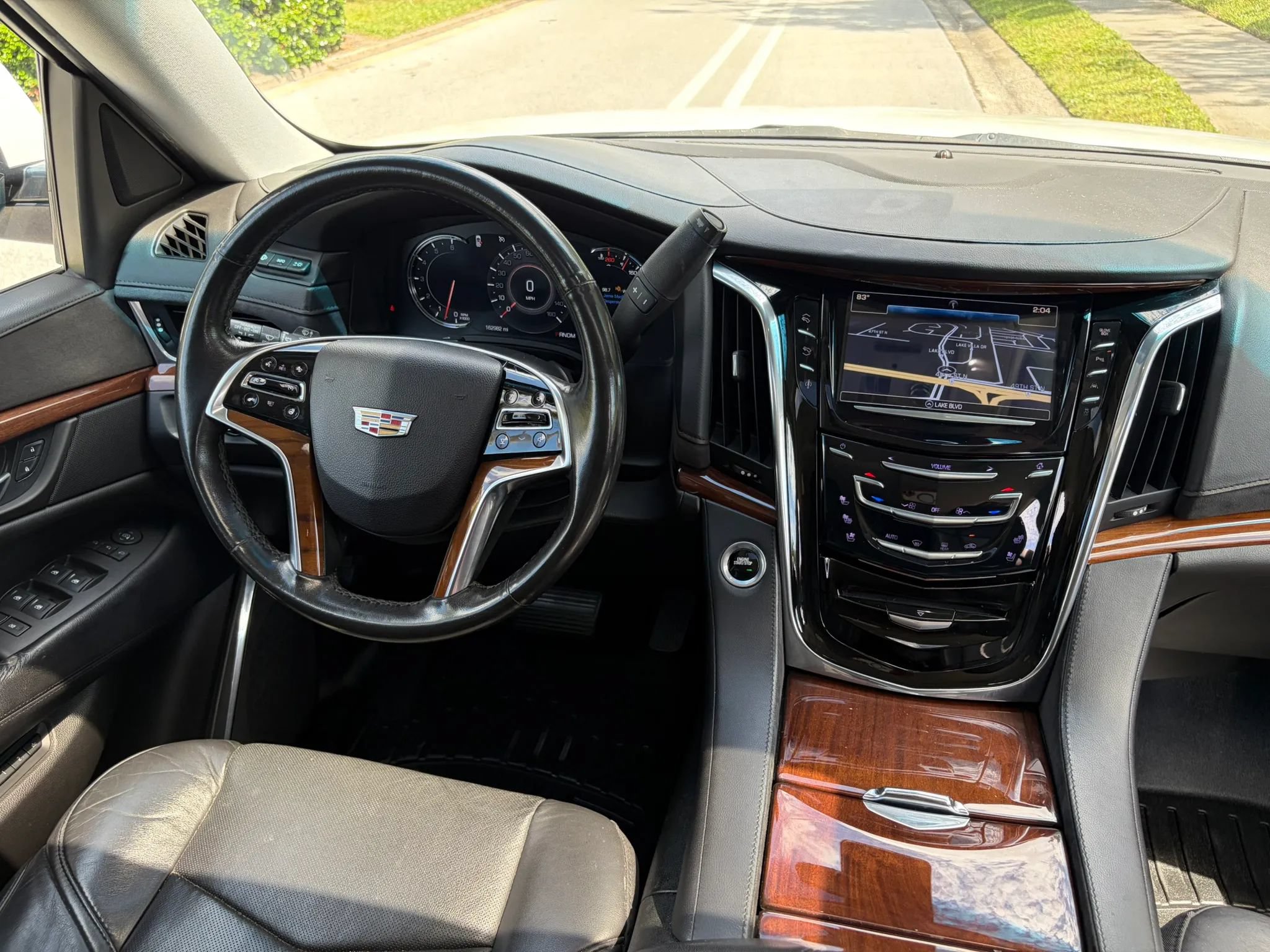 Used 2016 Cadillac Escalade Luxury RWD image 39