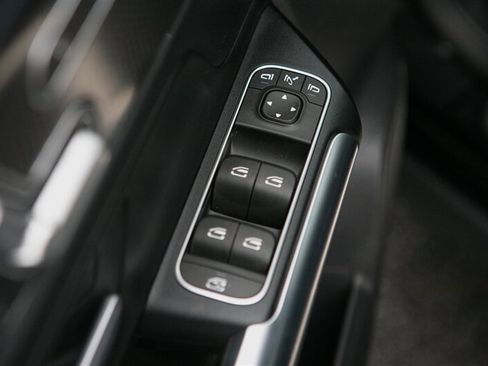 Used 2021 Mercedes-Benz GLA 250 4MATIC w/ Premium Package image 9