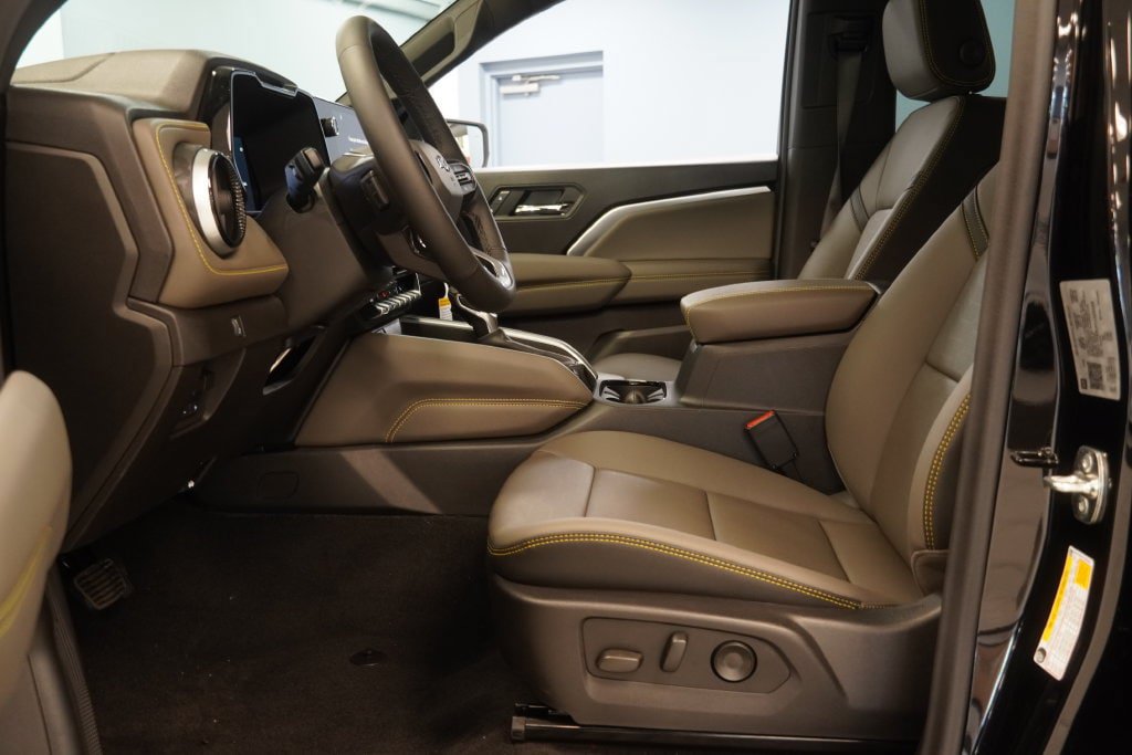 New 2026 Chevrolet Colorado ZR2 w/ Technology Package AWD/4WD image 5