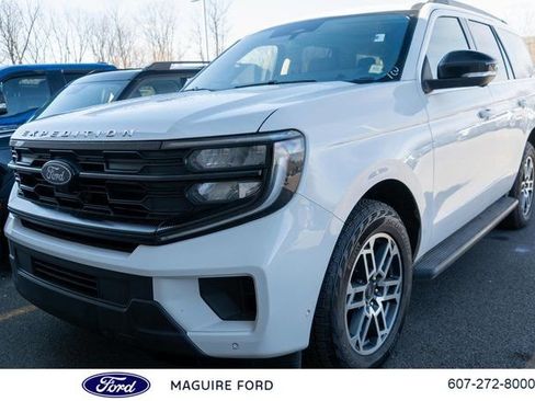 Used 2025 Ford Expedition Active AWD/4WD image 1