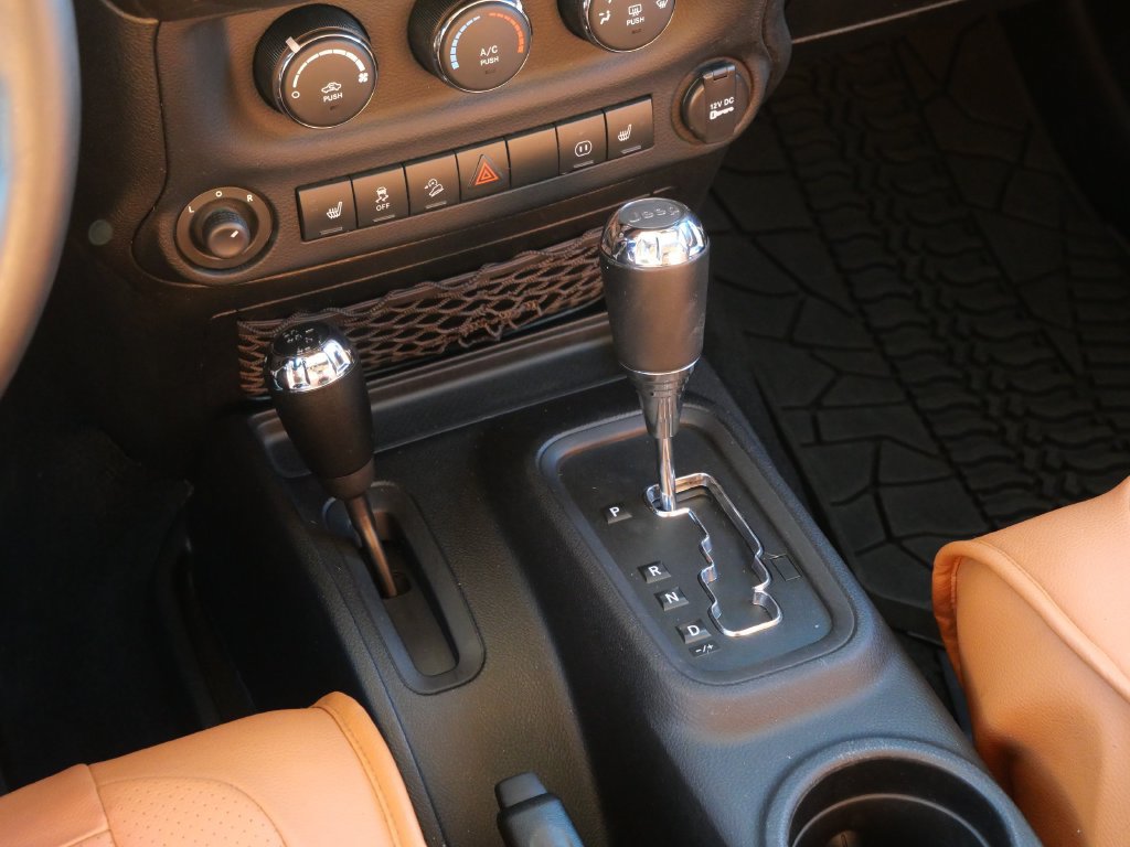 Used 2012 Jeep Wrangler Unlimited Sahara w/ Max Tow Pkg AWD/4WD image 19