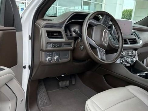 Used 2023 GMC Yukon SLT w/ SLT Premium Package AWD/4WD image 7