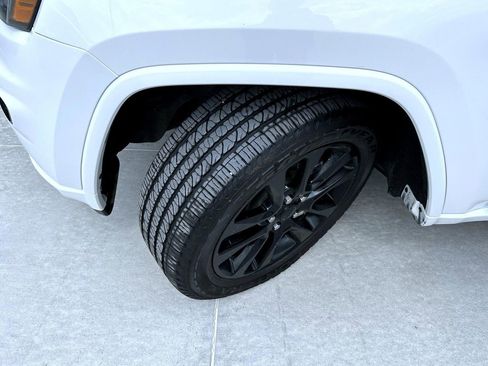 Used 2019 Jeep Grand Cherokee Altitude AWD/4WD image 24