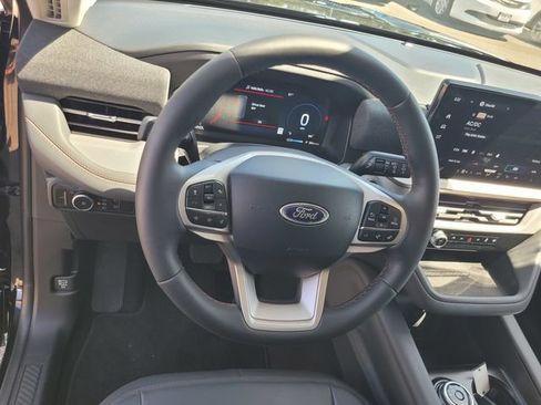Used 2026 Ford Explorer Active w/ Active Comfort Package RWD image 30