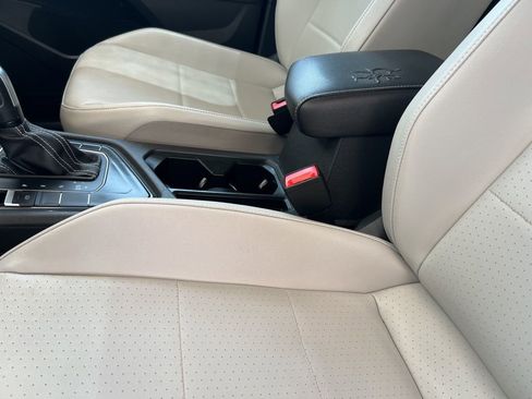 Used 2021 Volkswagen Tiguan SE w/ Panoramic Sunroof Package image 30