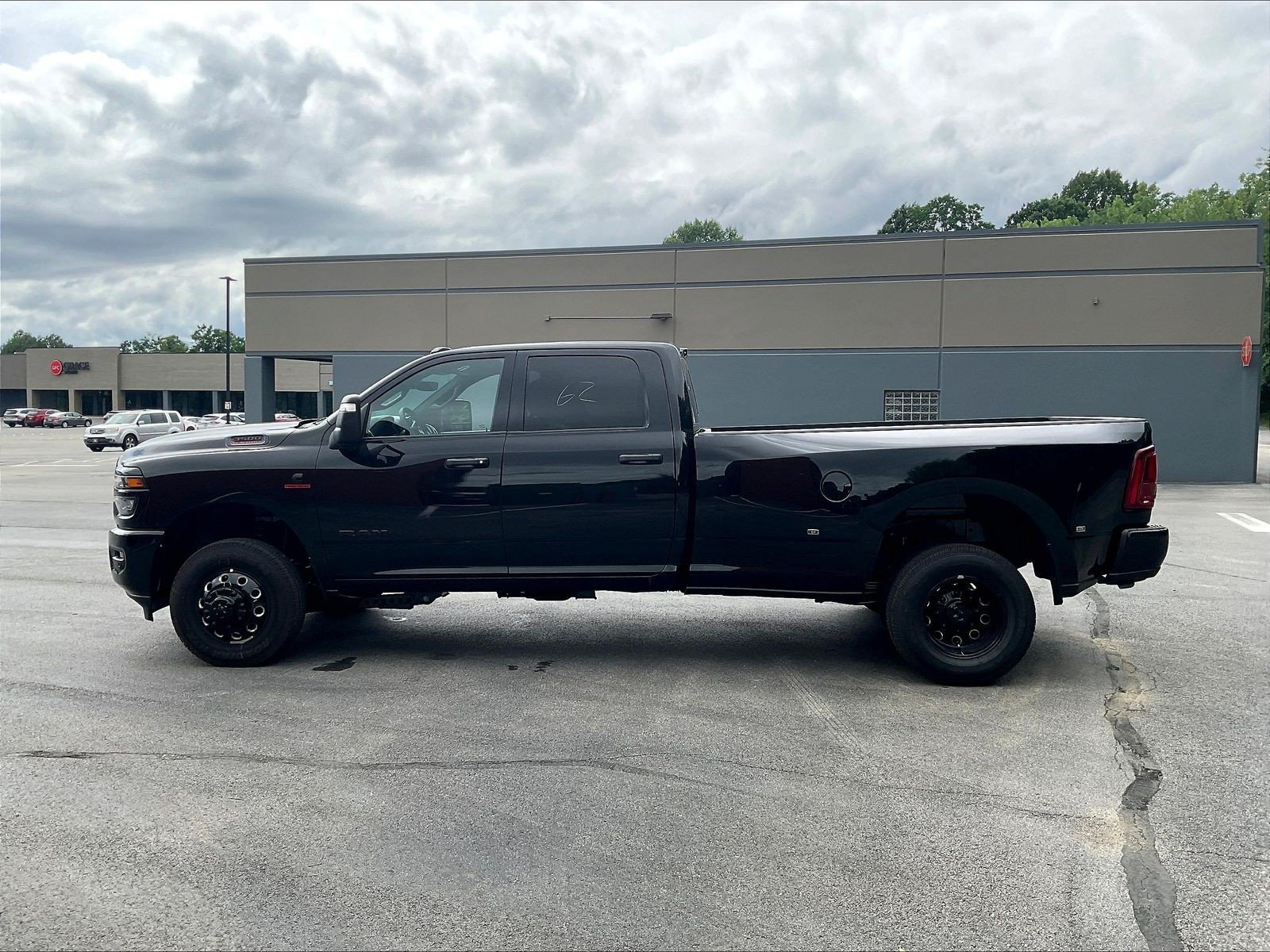 New 2026 RAM 3500 Big Horn AWD/4WD image 22