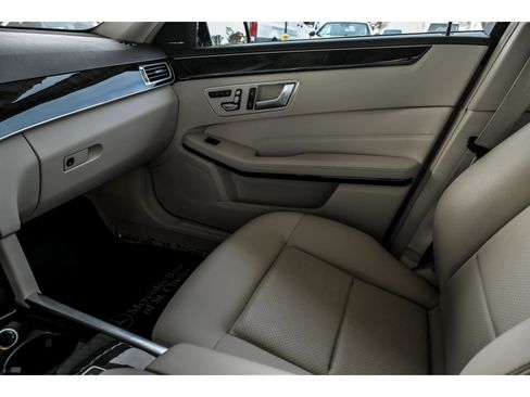 Used 2016 Mercedes-Benz E 350 4MATIC Sedan image 26