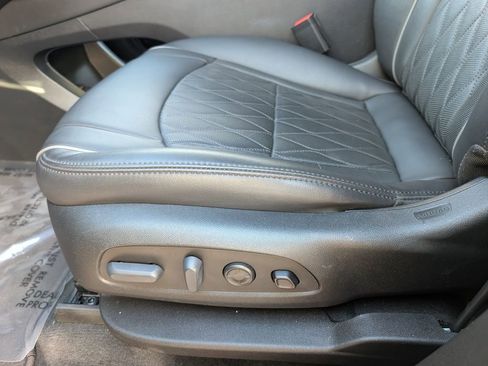 Used 2024 Buick Enclave Avenir image 13