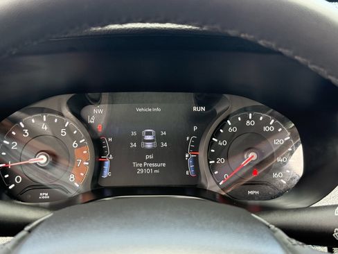 Used 2025 Jeep Compass Latitude AWD/4WD image 19
