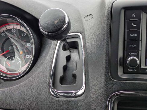 Used 2019 Dodge Grand Caravan SE image 22