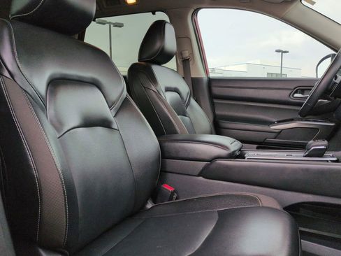 Used 2023 Nissan Pathfinder SL FWD image 44
