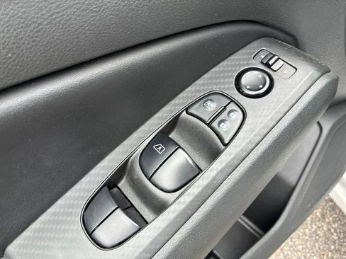 Used 2024 Nissan Altima 2.5 SV FWD image 13