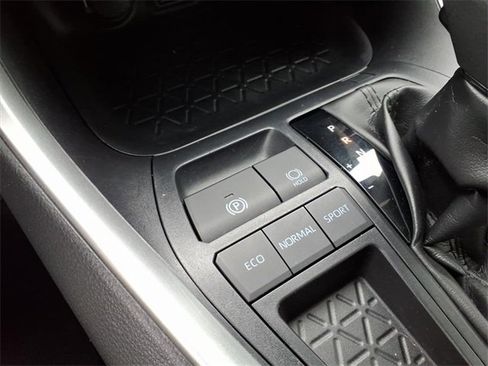 Certified 2021 Toyota RAV4 LE image 24